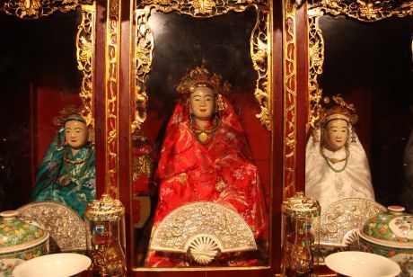 Viet Beliefs in Mother Goddnesses of the Three Realms